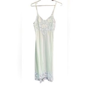 VINTAGE 60s-70s light green full slip no tags small-medium